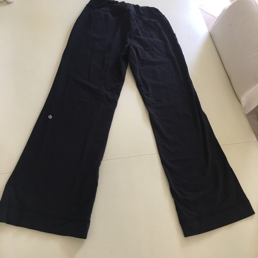 Lululemon Black stretch pants size 6 regular EUC
